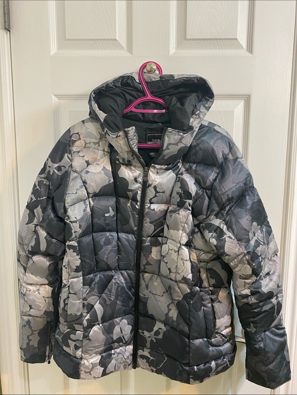 The North Face Women's Black Gray Floral Nuptse 600 Down Puffer Jacket Size XL